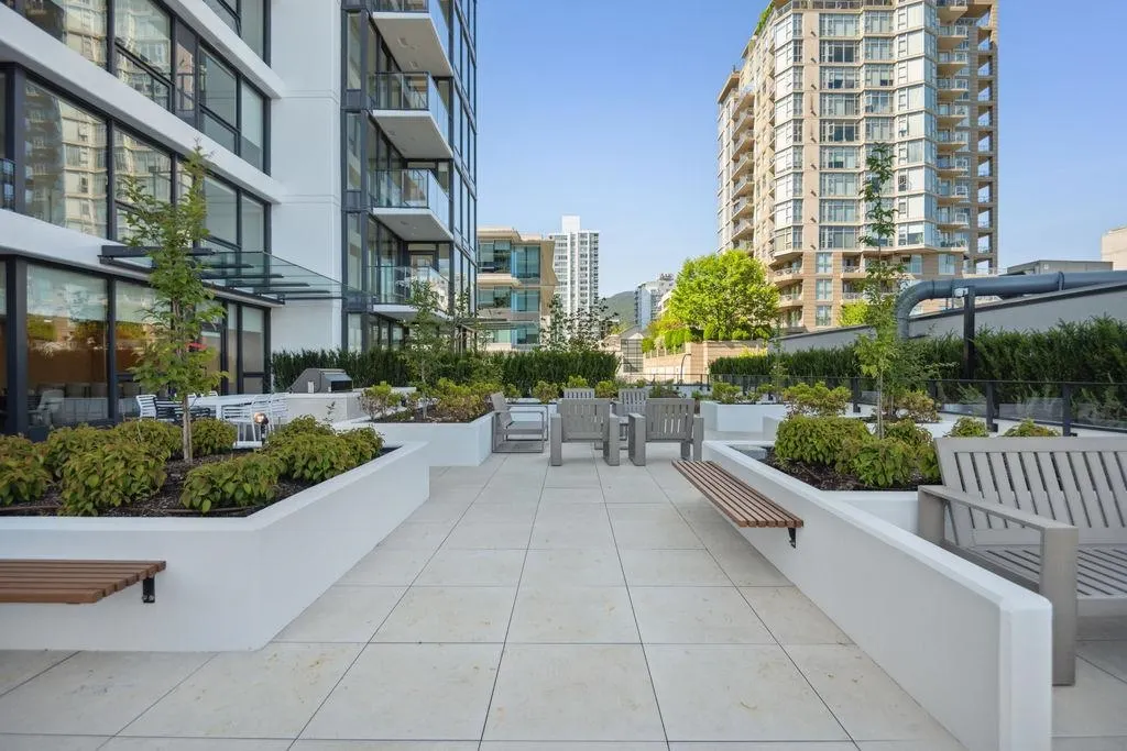 1104 135 E 13th Street