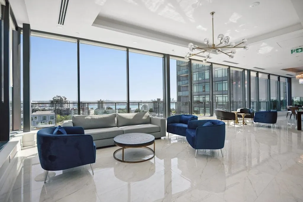 1104 135 E 13th Street