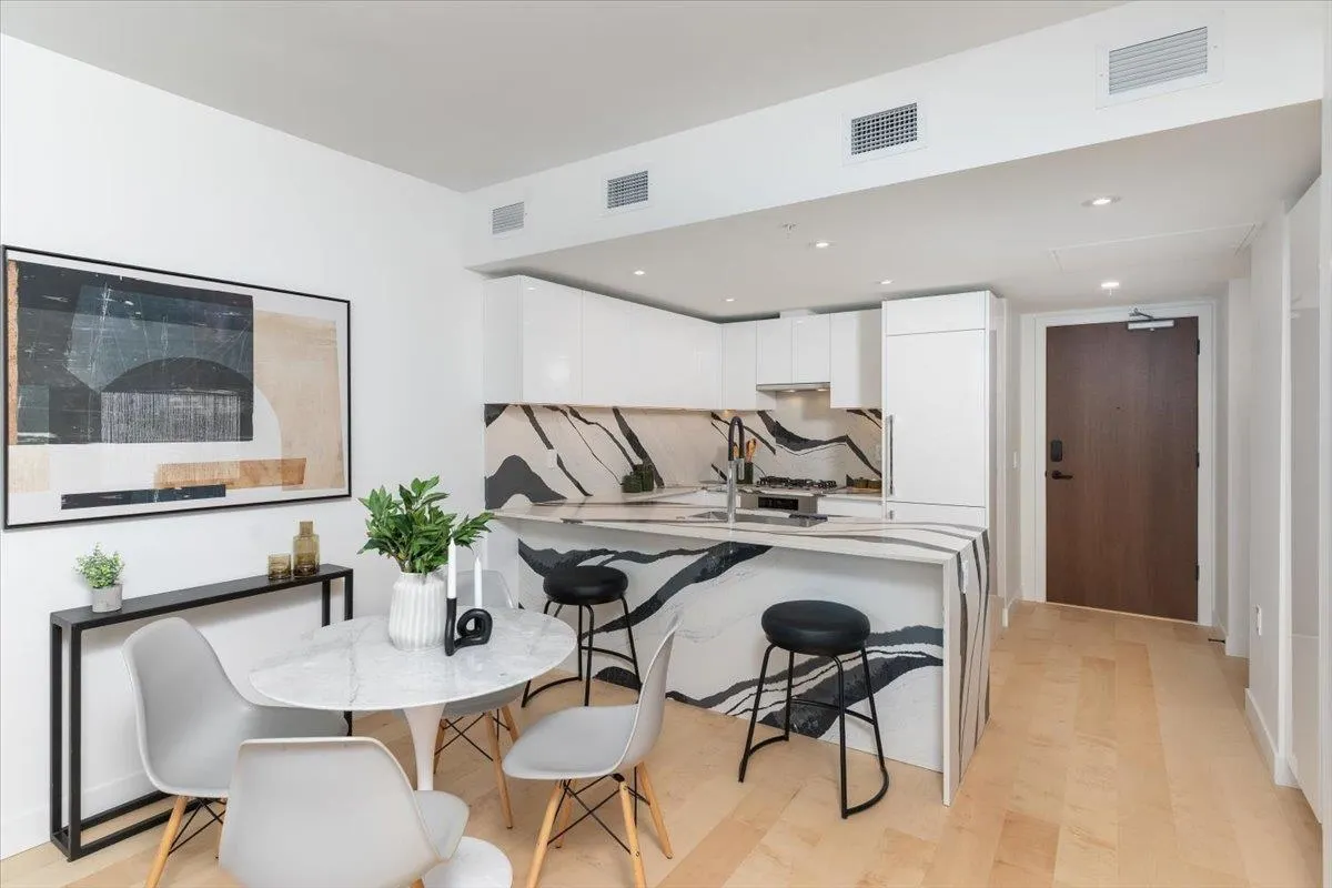 1104 135 E 13th Street