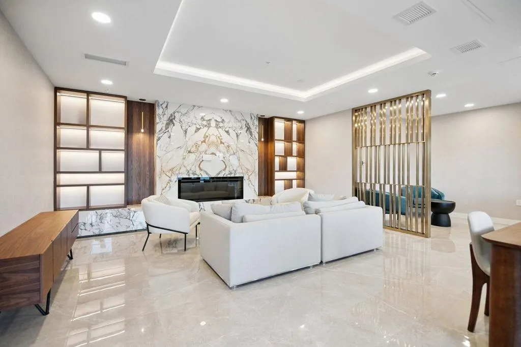 1104 135 E 13th Street