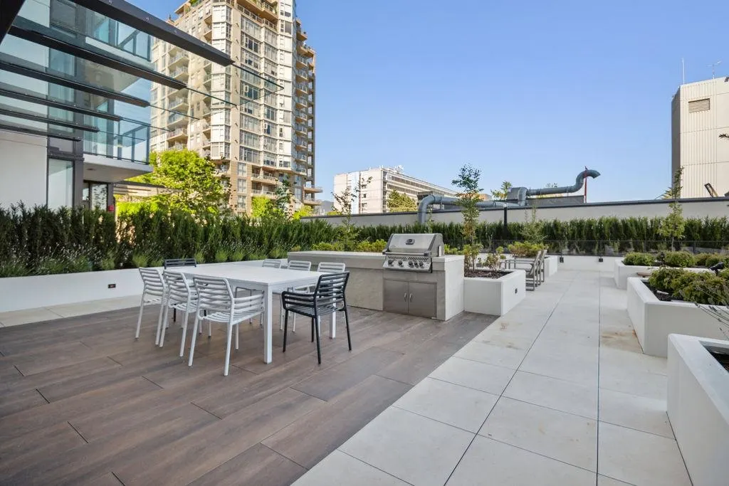 1104 135 E 13th Street