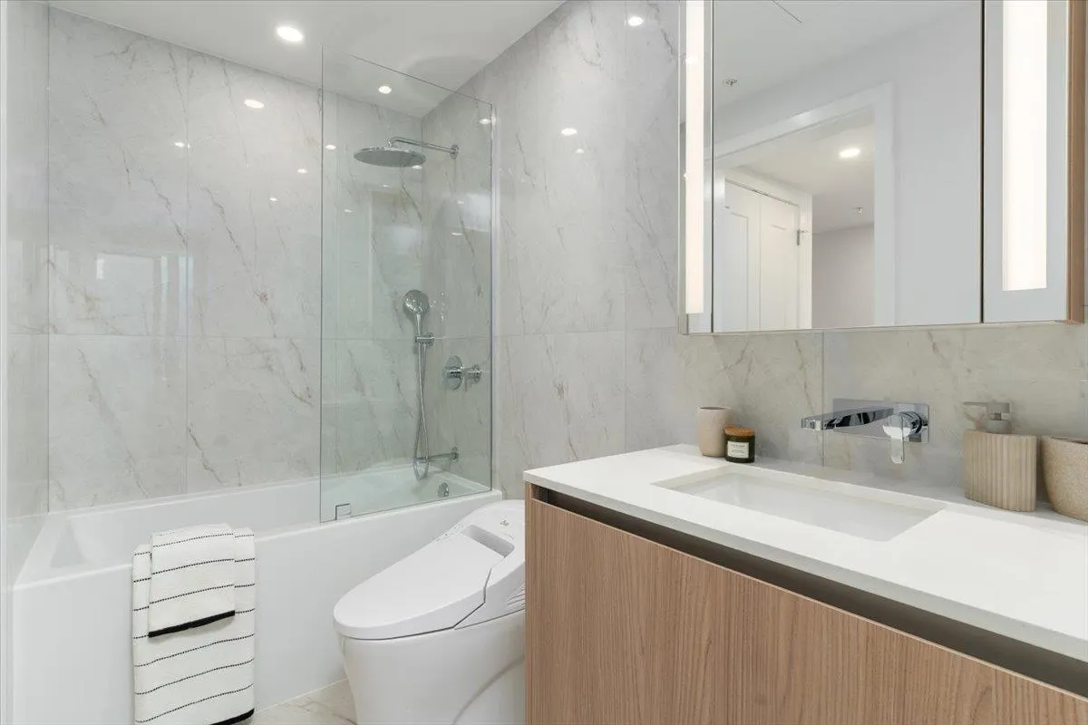 1104 135 E 13th Street