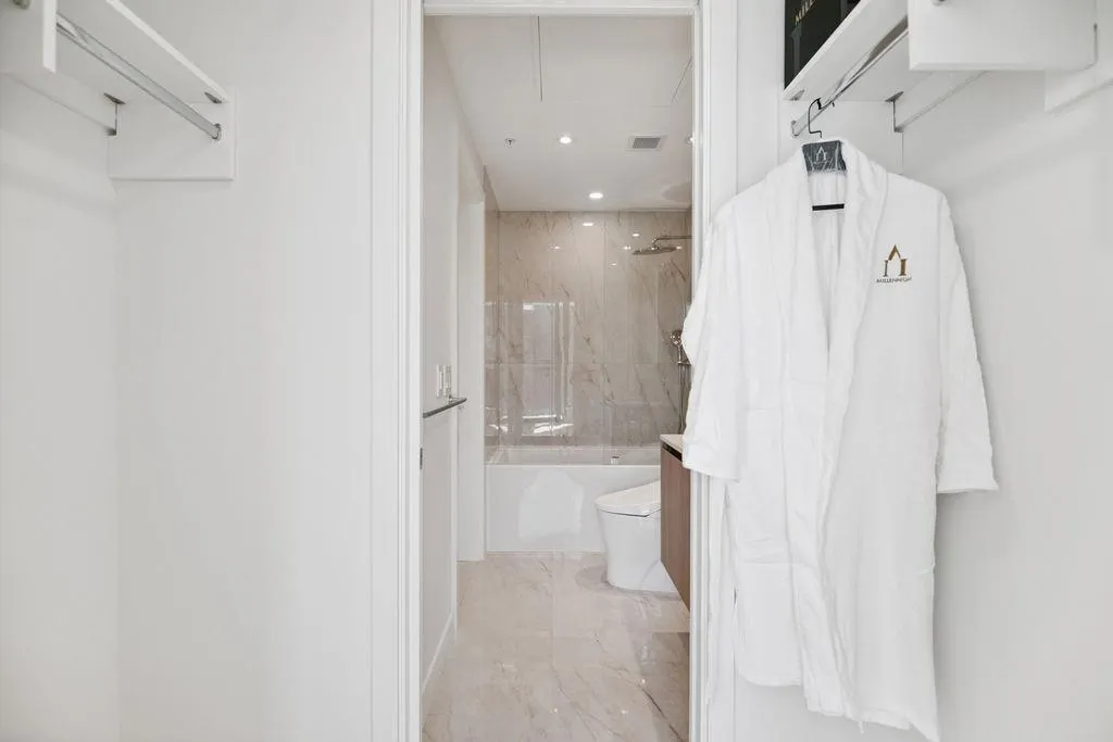 1104 135 E 13th Street