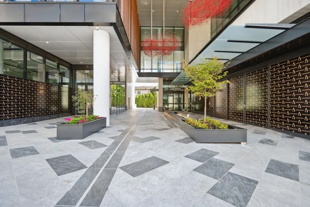 1104 135 E 13th Street