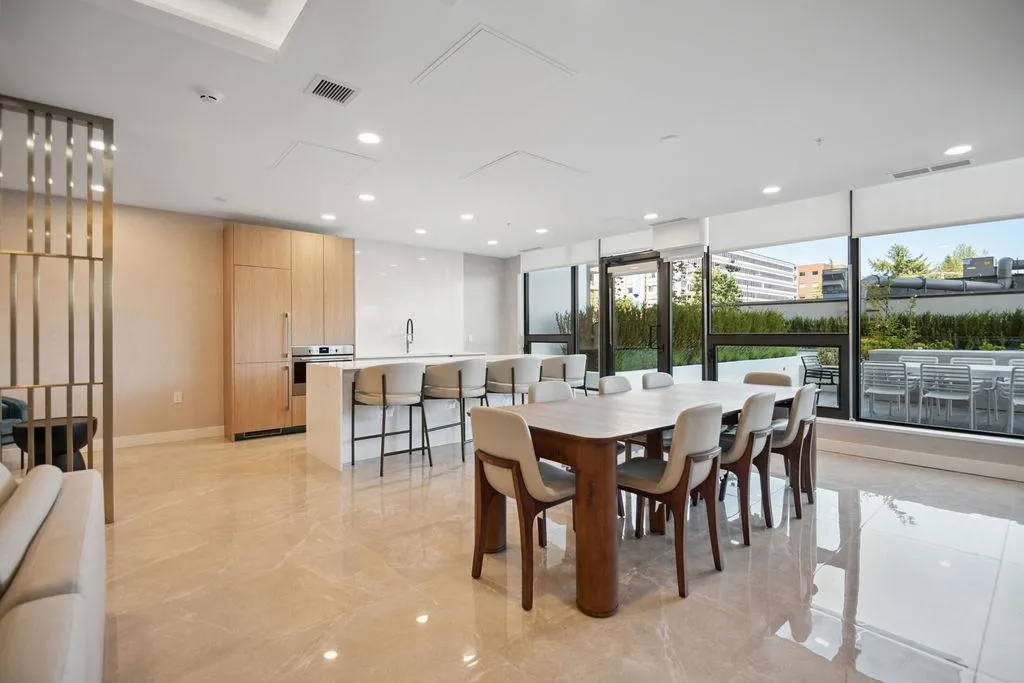 1104 135 E 13th Street