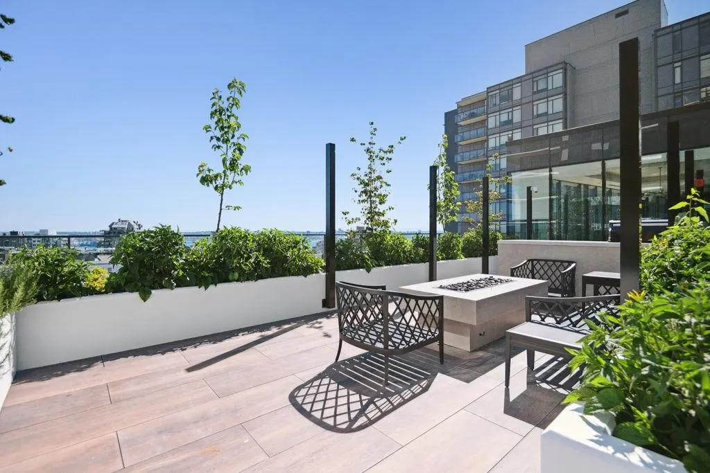 1104 135 E 13th Street