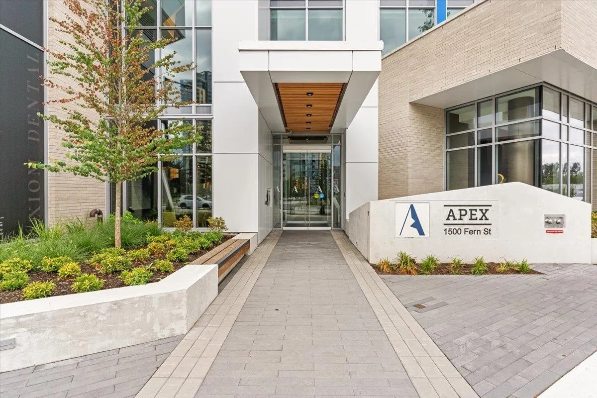 2205 1500 Fern Street