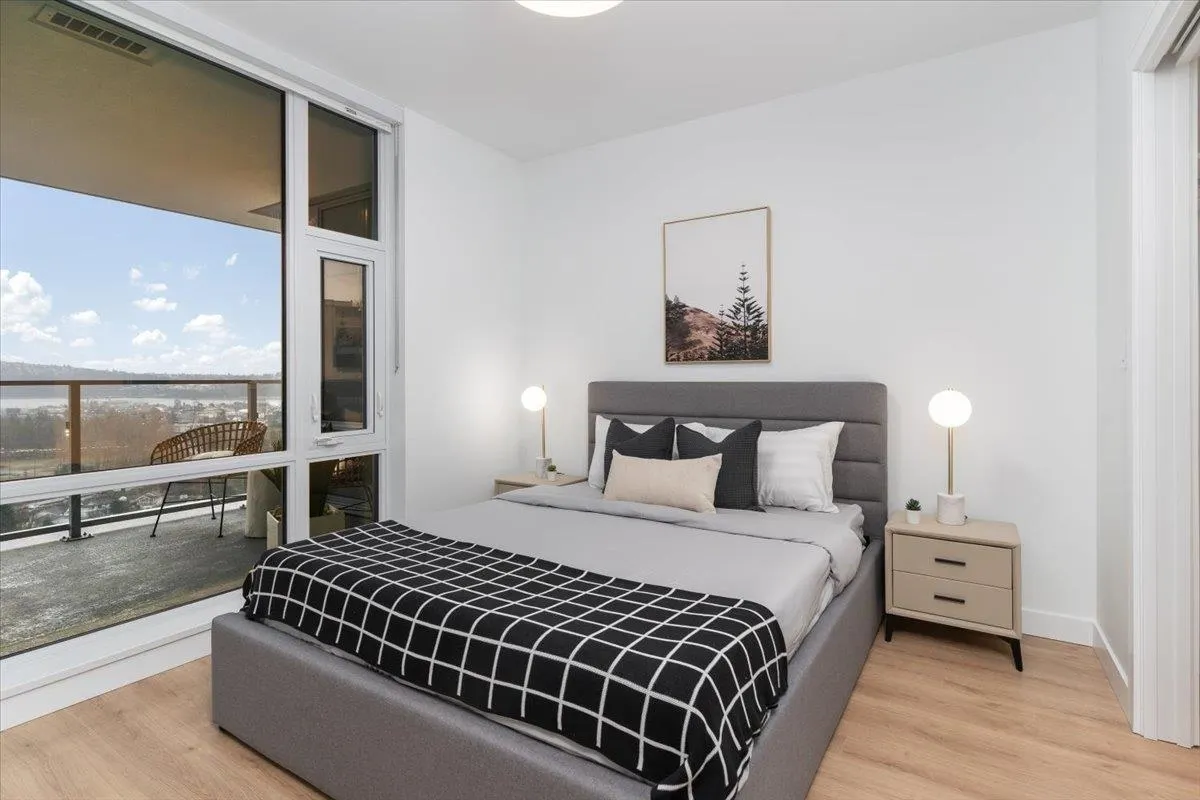 2205 1500 Fern Street