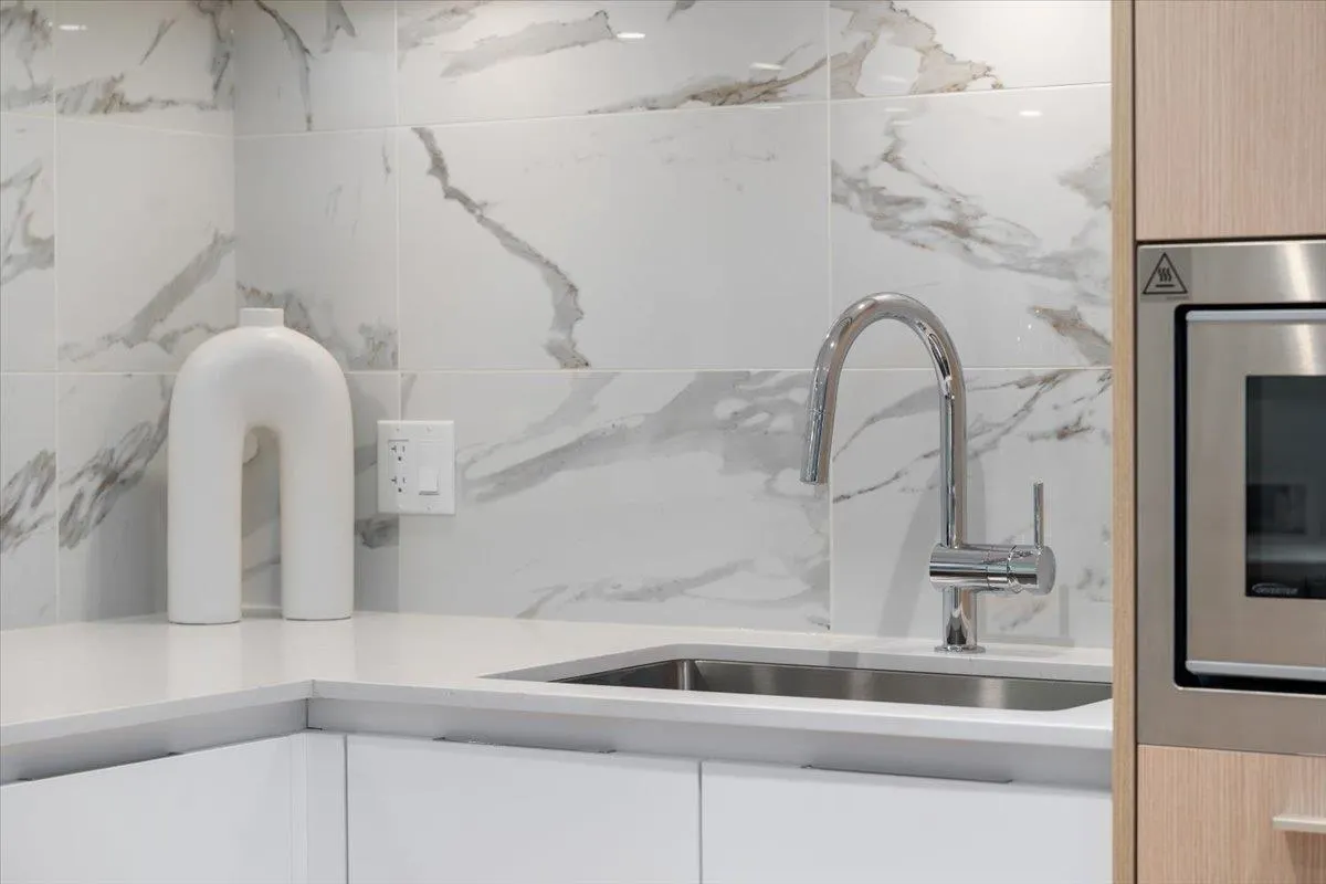 2205 1500 Fern Street