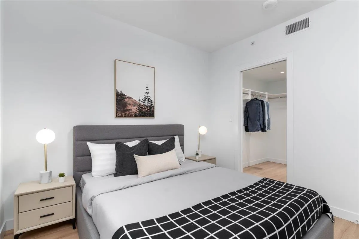 2205 1500 Fern Street