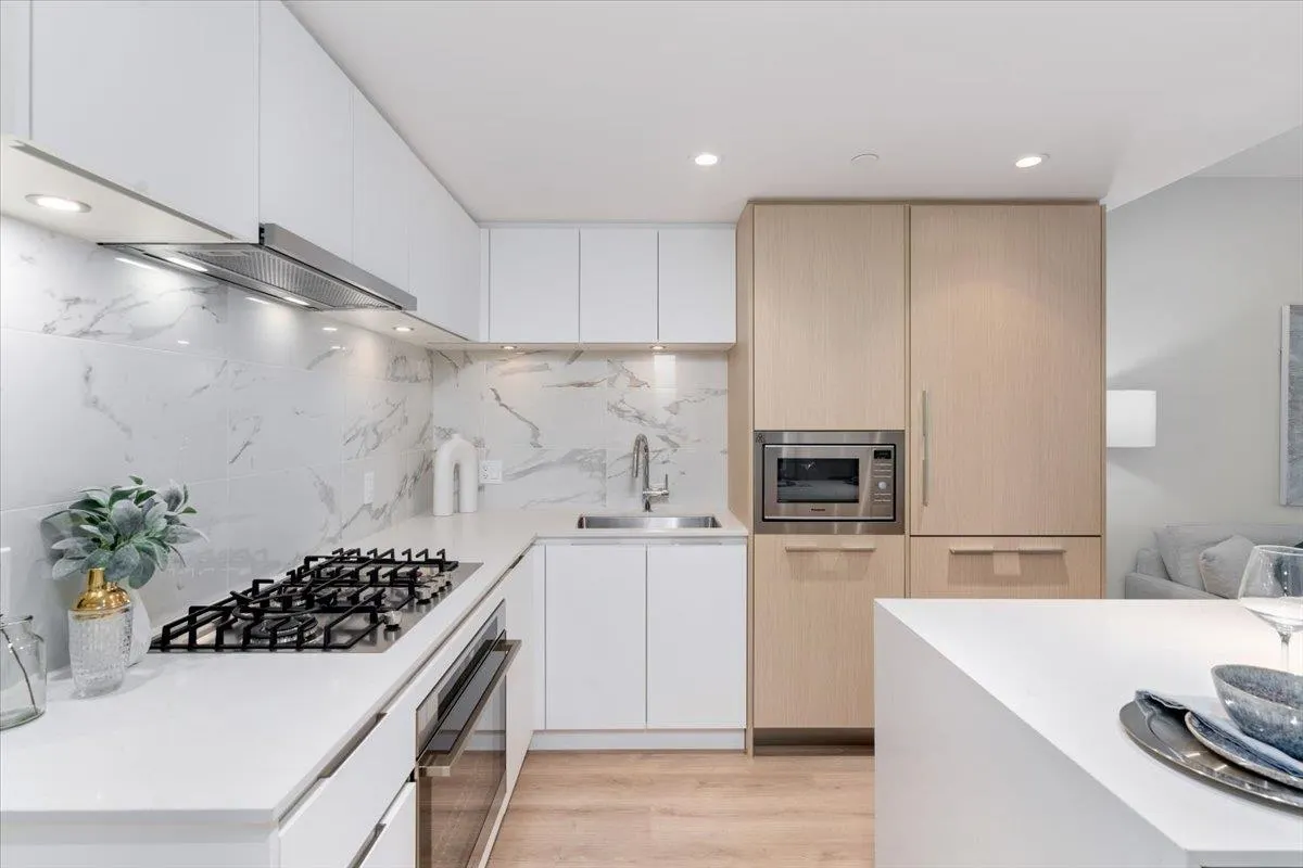 2205 1500 Fern Street