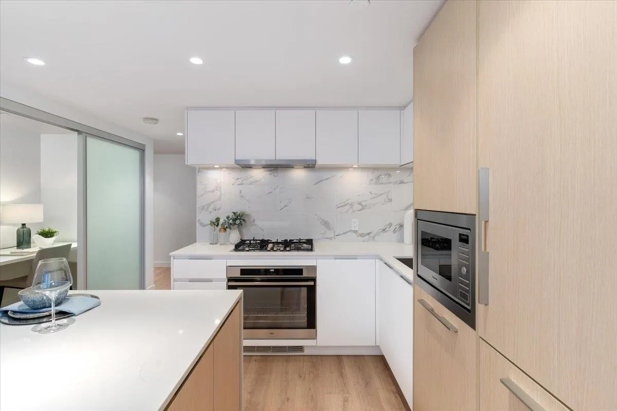 2205 1500 Fern Street