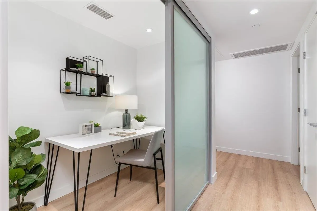 2205 1500 Fern Street