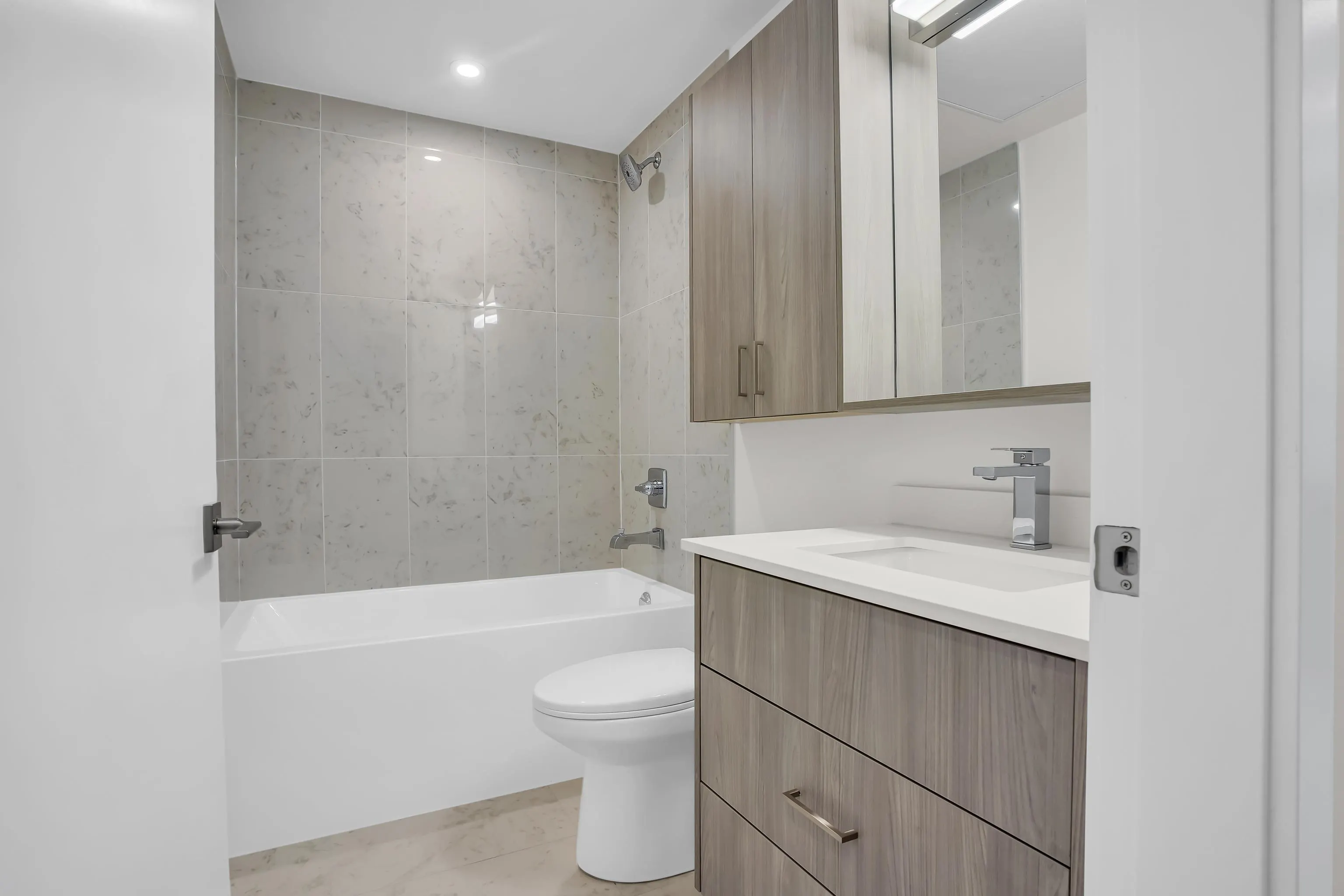 E318 13858 108 Avenue