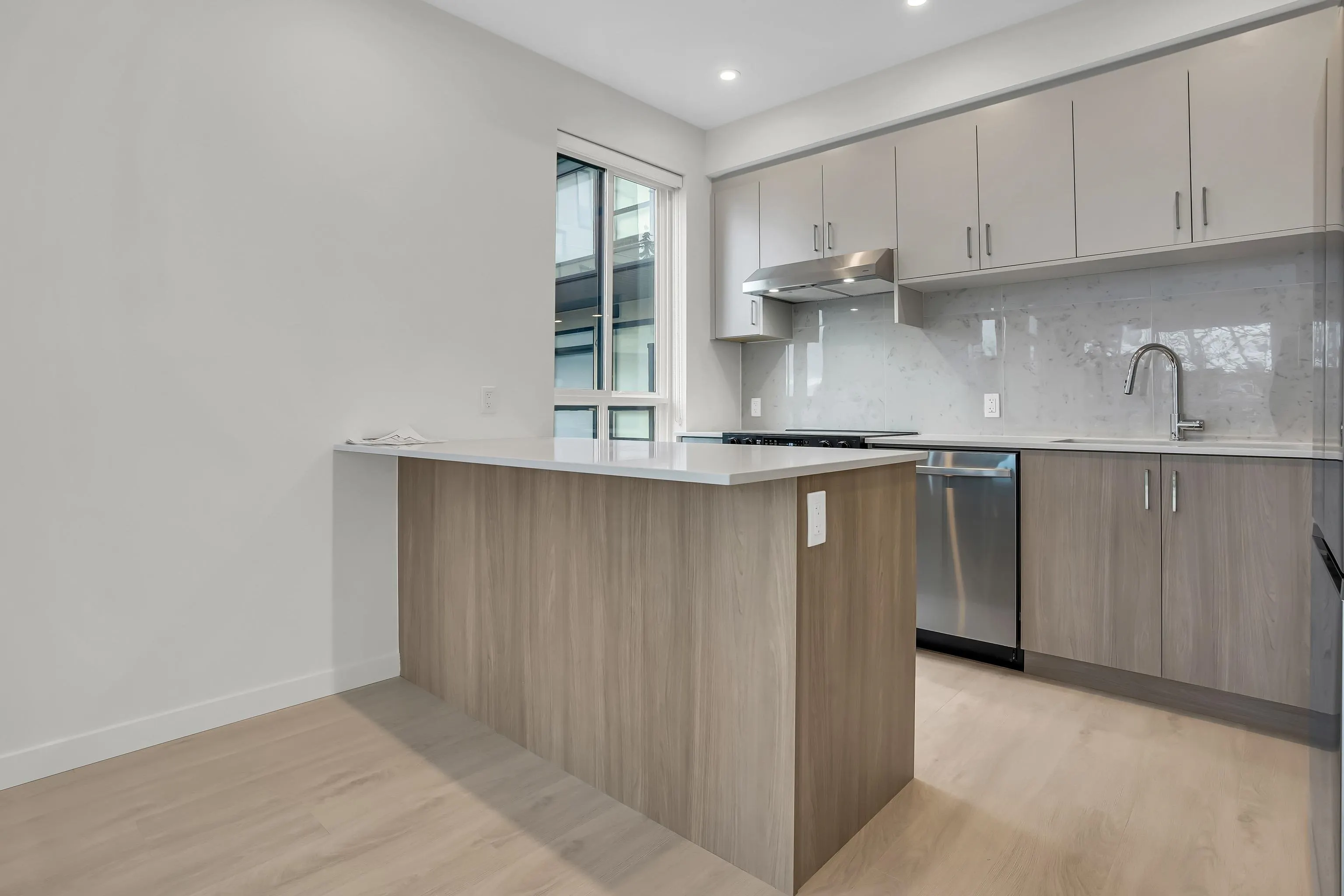 E318 13858 108 Avenue