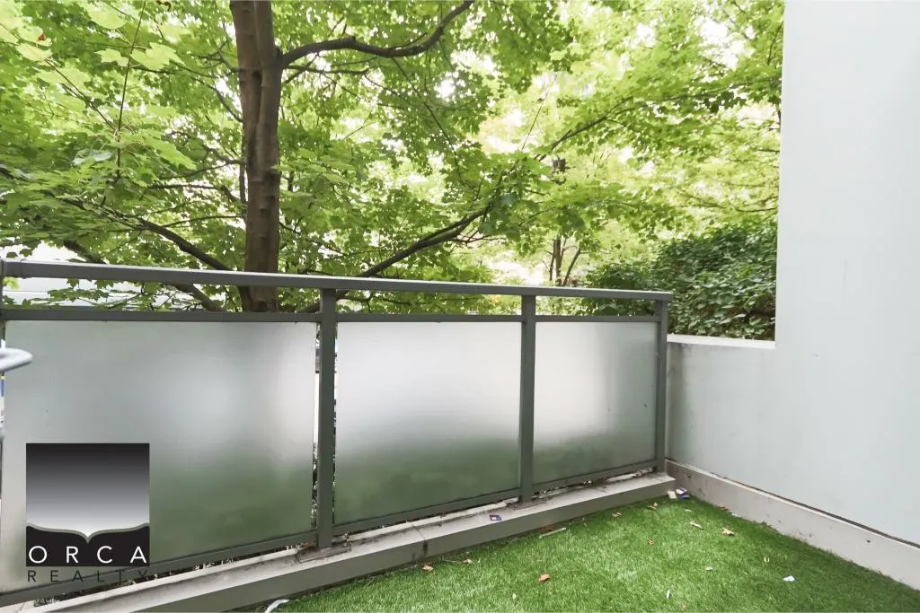 1227 1205 Howe Street