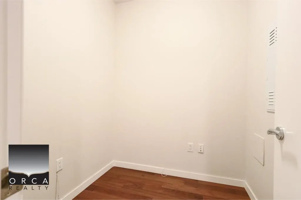 1227 1205 Howe Street