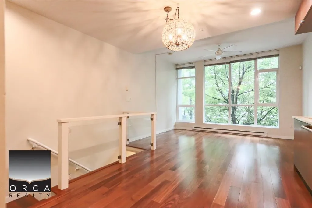 1227 1205 Howe Street