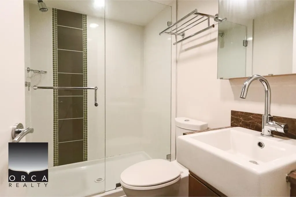 1227 1205 Howe Street