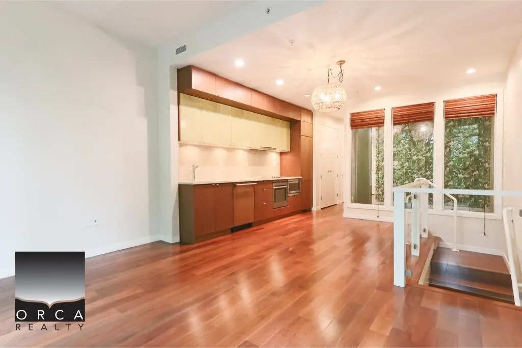 1227 1205 Howe Street