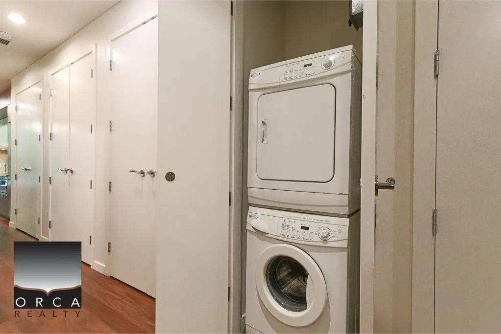 1227 1205 Howe Street