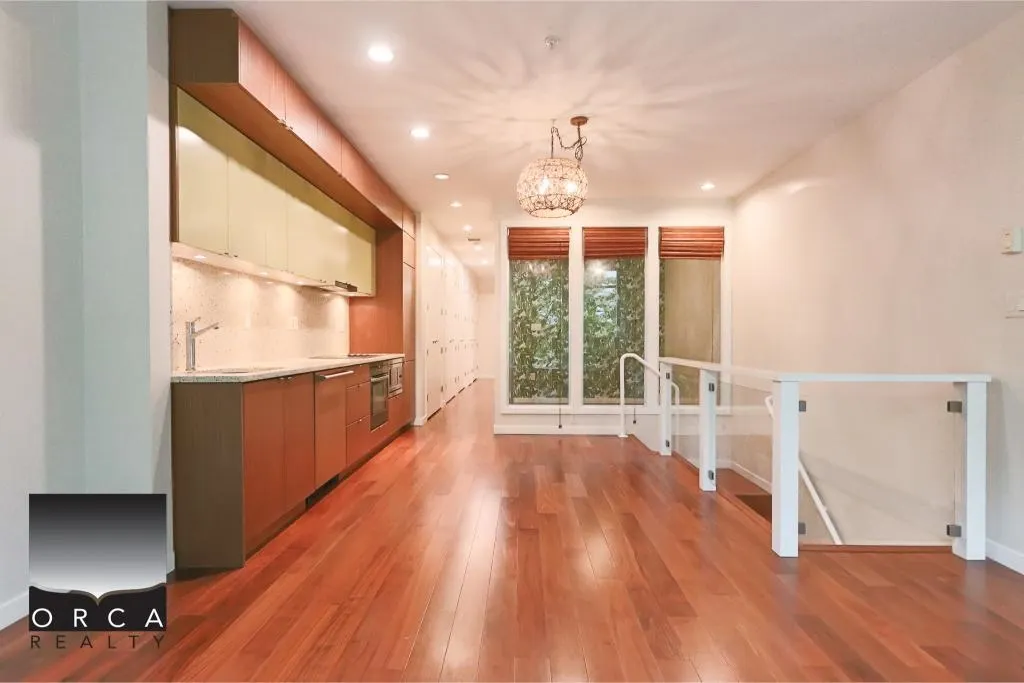 1227 1205 Howe Street