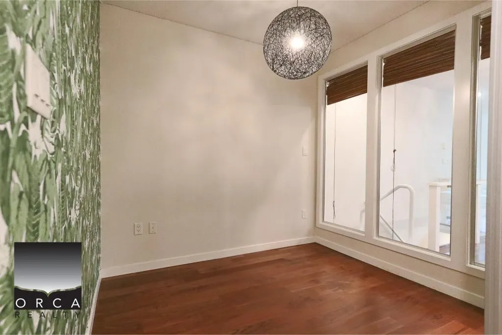 1227 1205 Howe Street