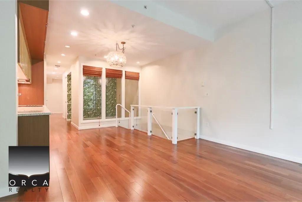 1227 1205 Howe Street