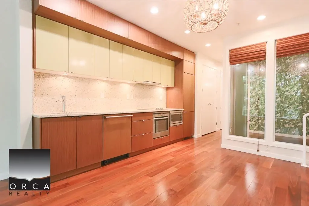 1227 1205 Howe Street