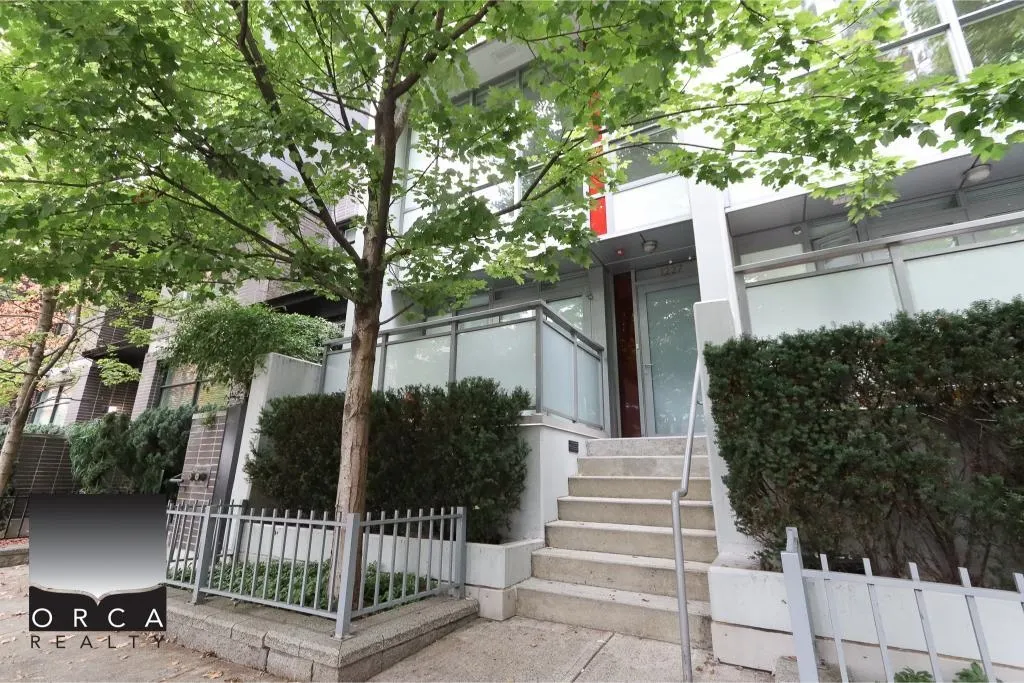 1227 1205 Howe Street