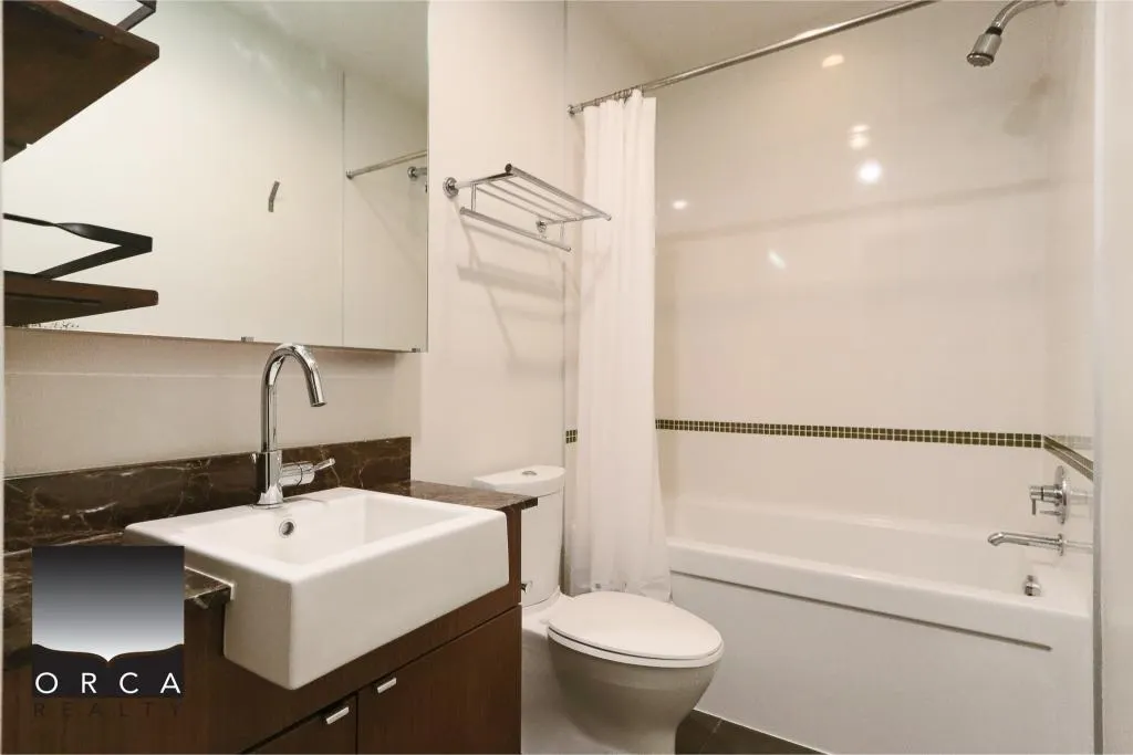 1227 1205 Howe Street