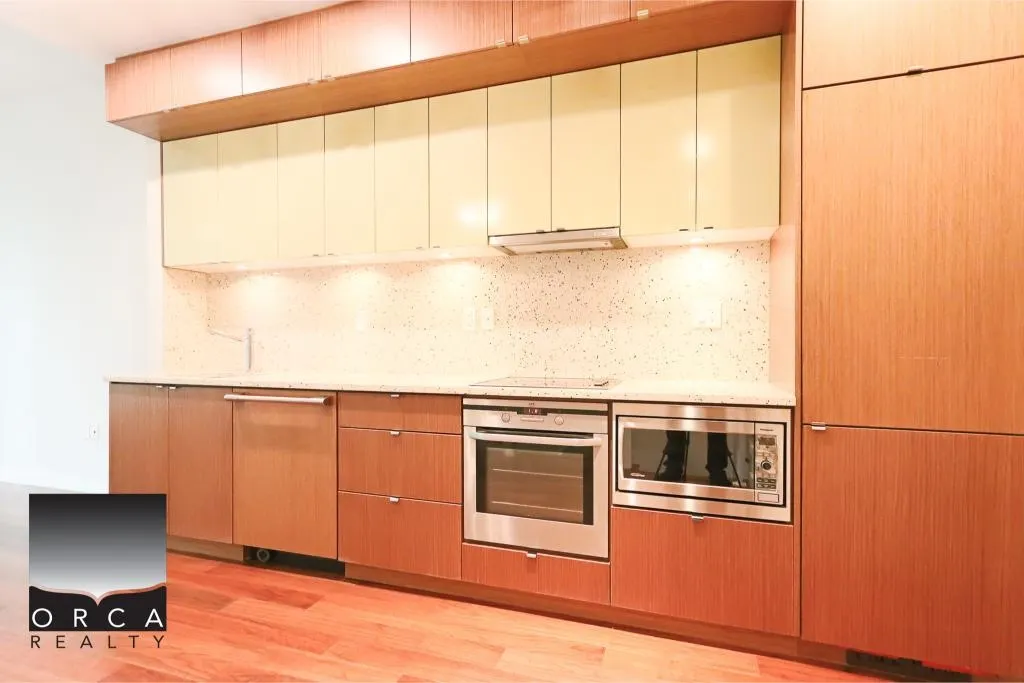 1227 1205 Howe Street