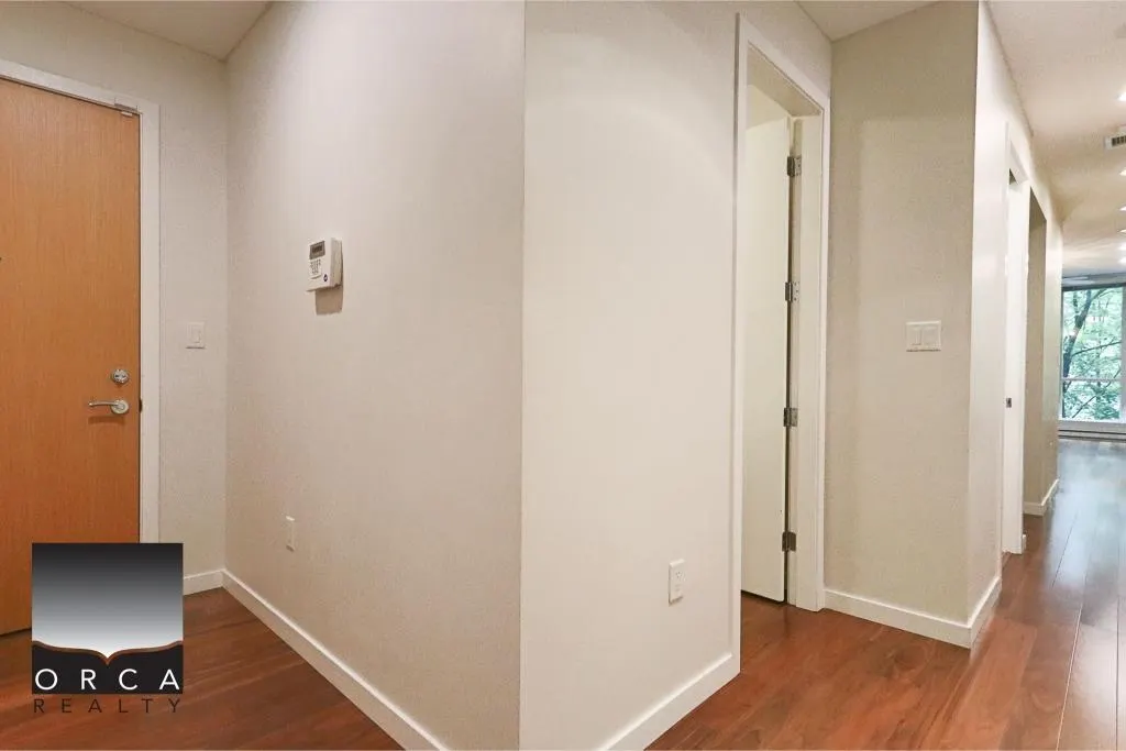 1227 1205 Howe Street