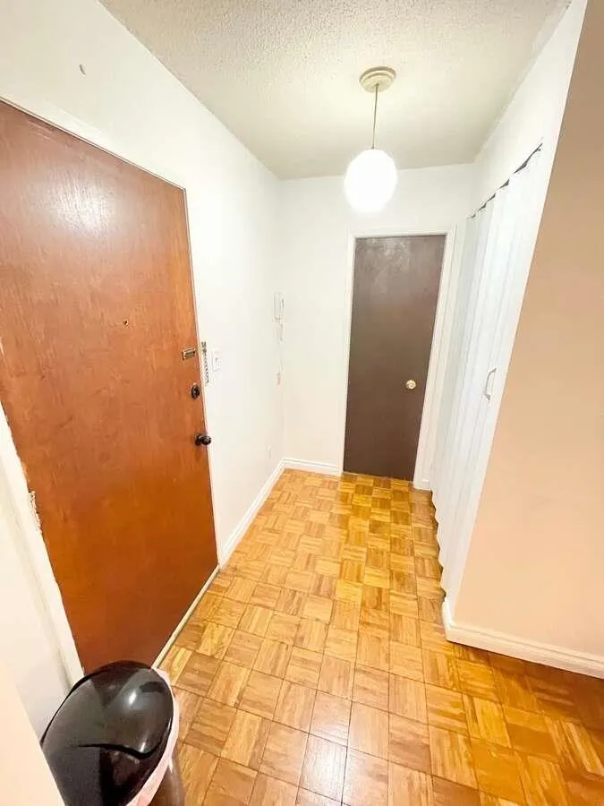 219 9300 Glenacres Drive