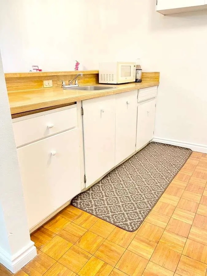 219 9300 Glenacres Drive