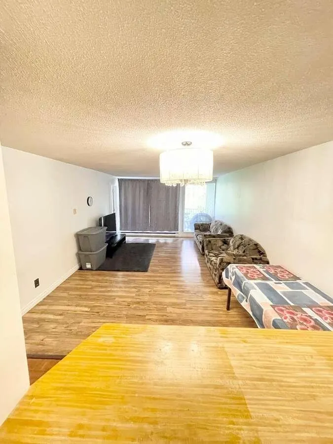 219 9300 Glenacres Drive