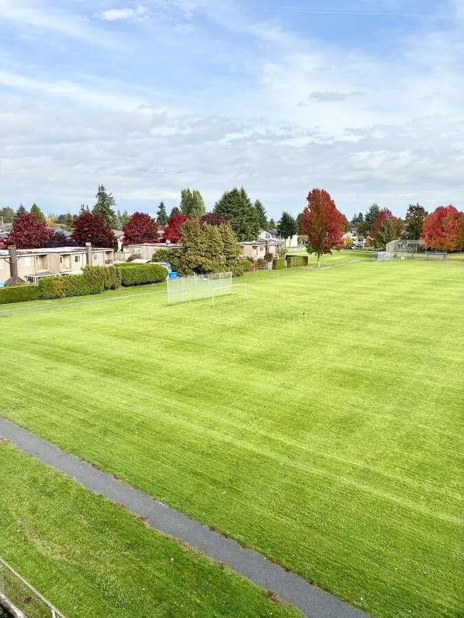 219 9300 Glenacres Drive