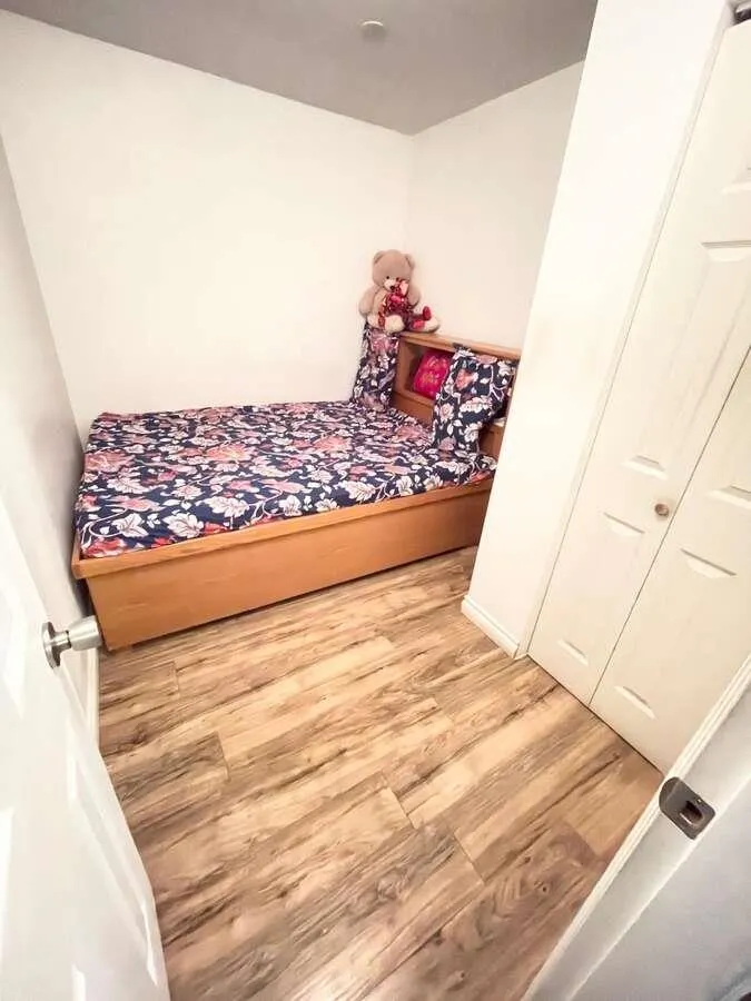 219 9300 Glenacres Drive