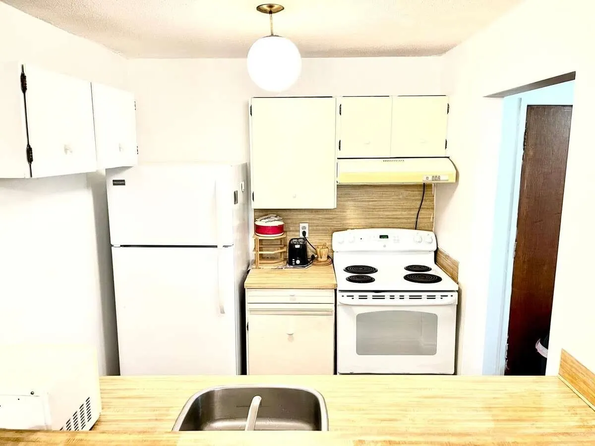 219 9300 Glenacres Drive