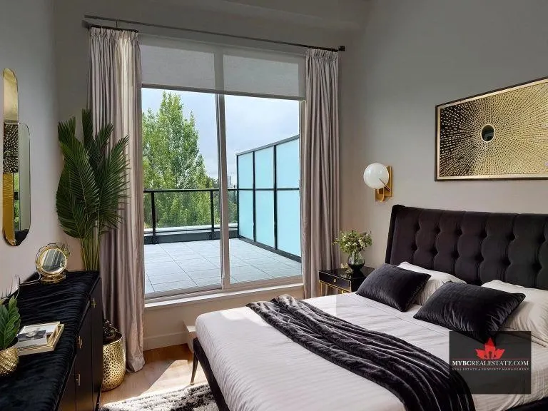 P03 375 Clayton Street