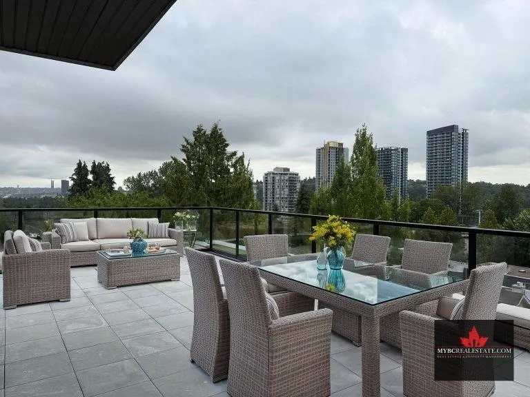 P03 375 Clayton Street