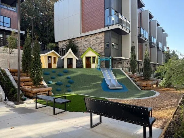 P03 375 Clayton Street