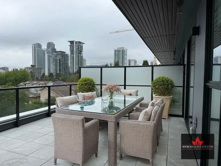 P03 375 Clayton Street