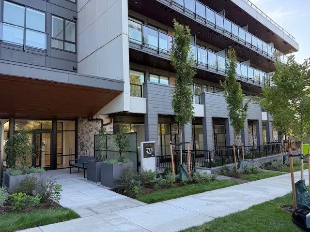 P03 375 Clayton Street