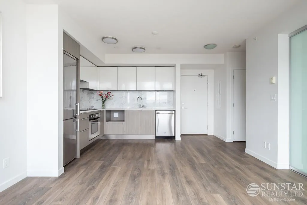 903 6461 Telford Avenue