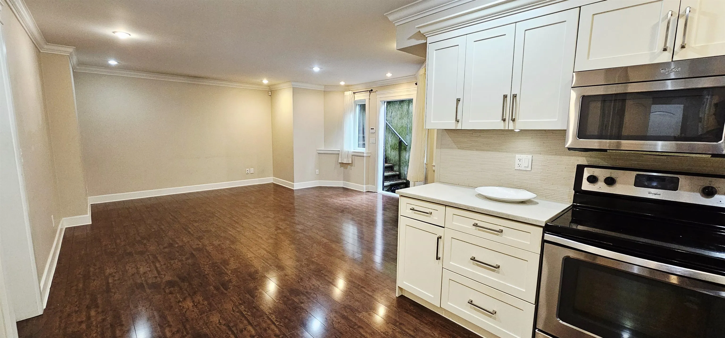 Lower/ 888 Canyon Boulevard