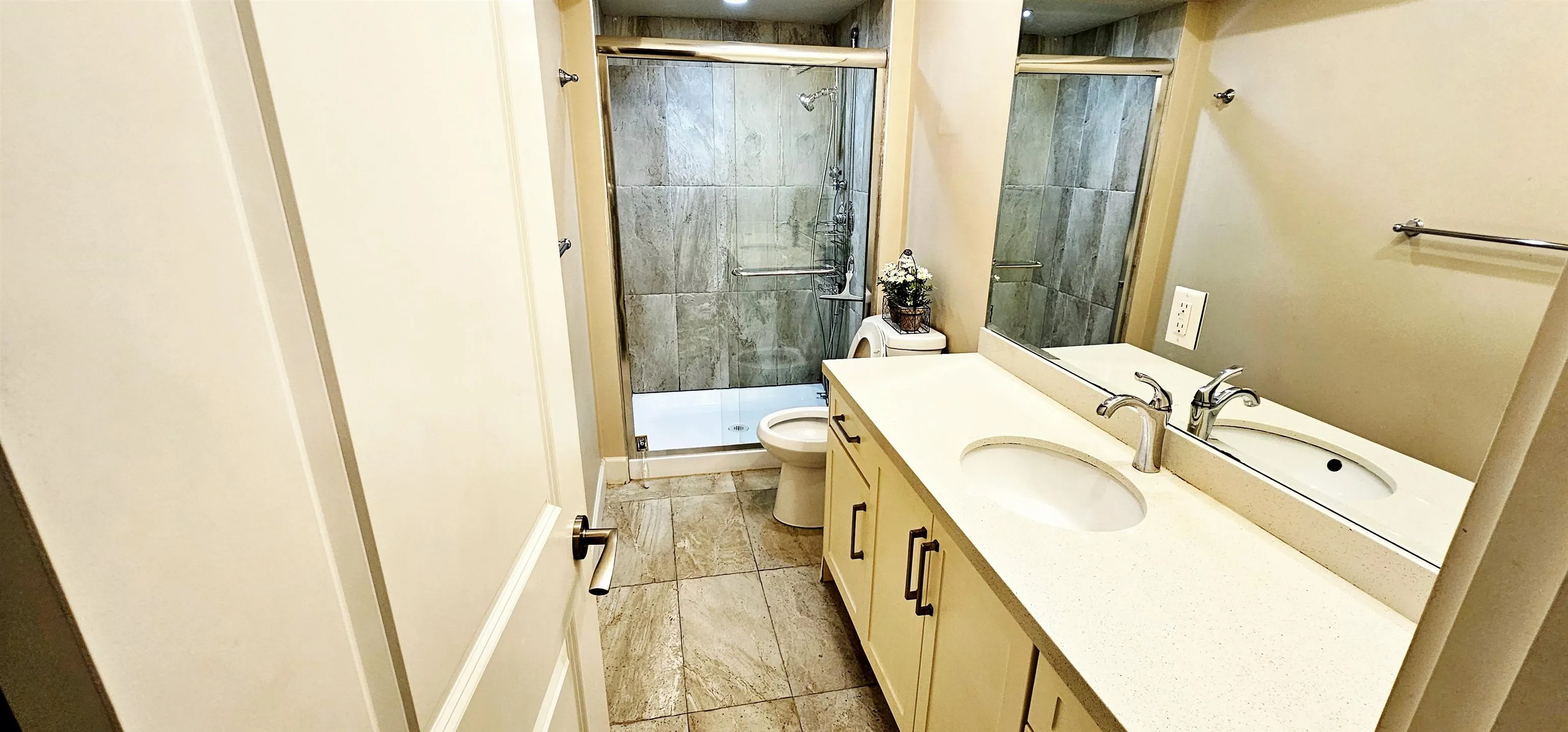 Lower/ 888 Canyon Boulevard