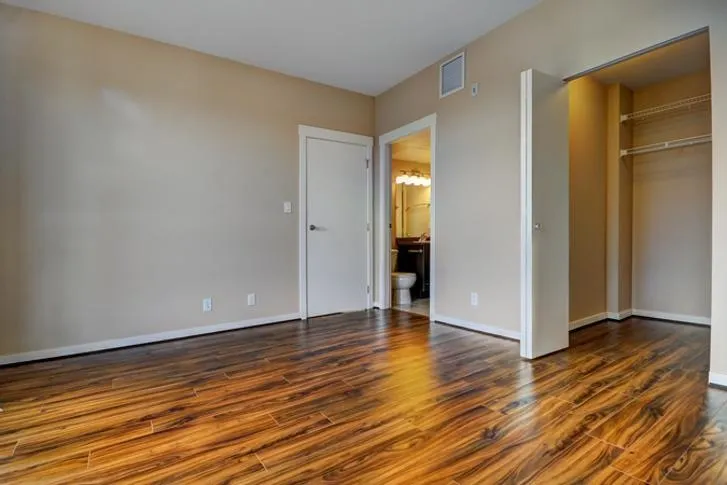 655 4099 Stolberg Street