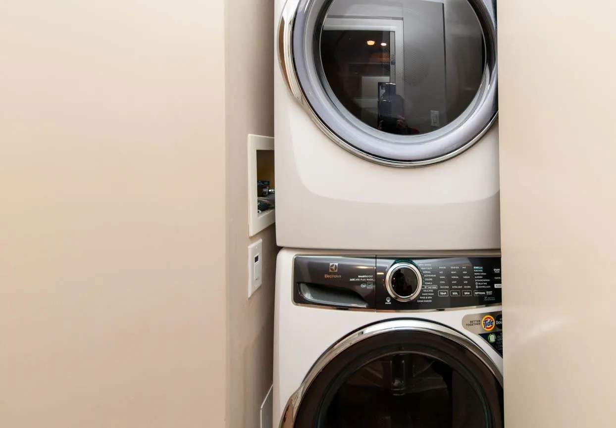 2302 638 Beach Crescent