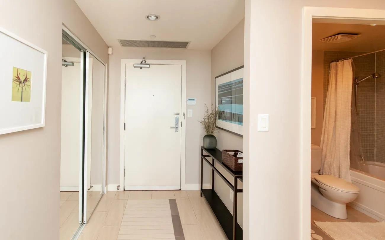 2302 638 Beach Crescent